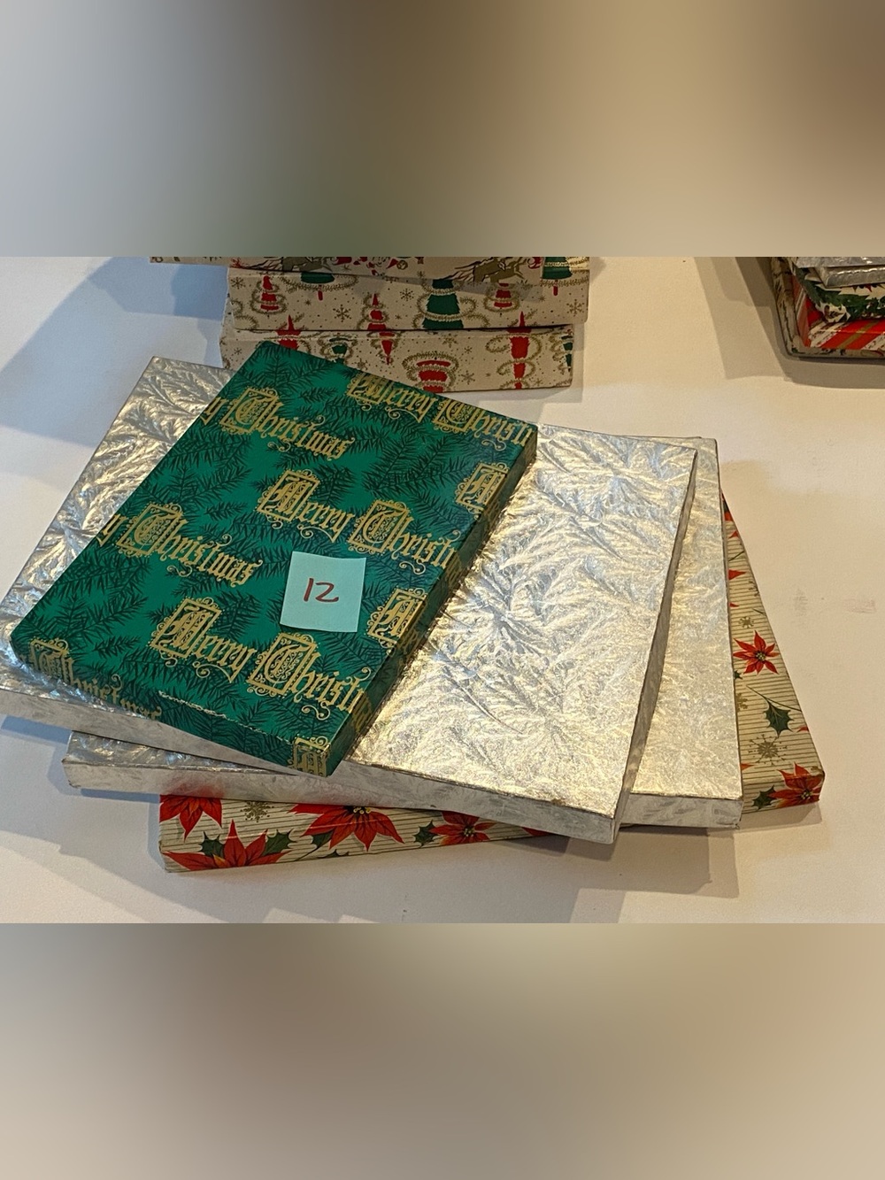 57 vintage 1960s Christmas boxes. - Picture 4 of 16